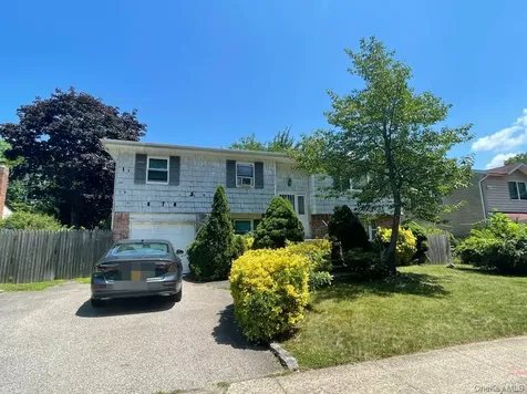 110 Greenway Drive S Syosset NY 11791