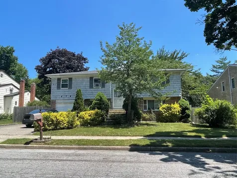110 Greenway Drive S Syosset NY 11791