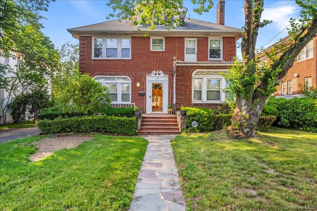 942 Greenfield Road Woodmere NY 11598