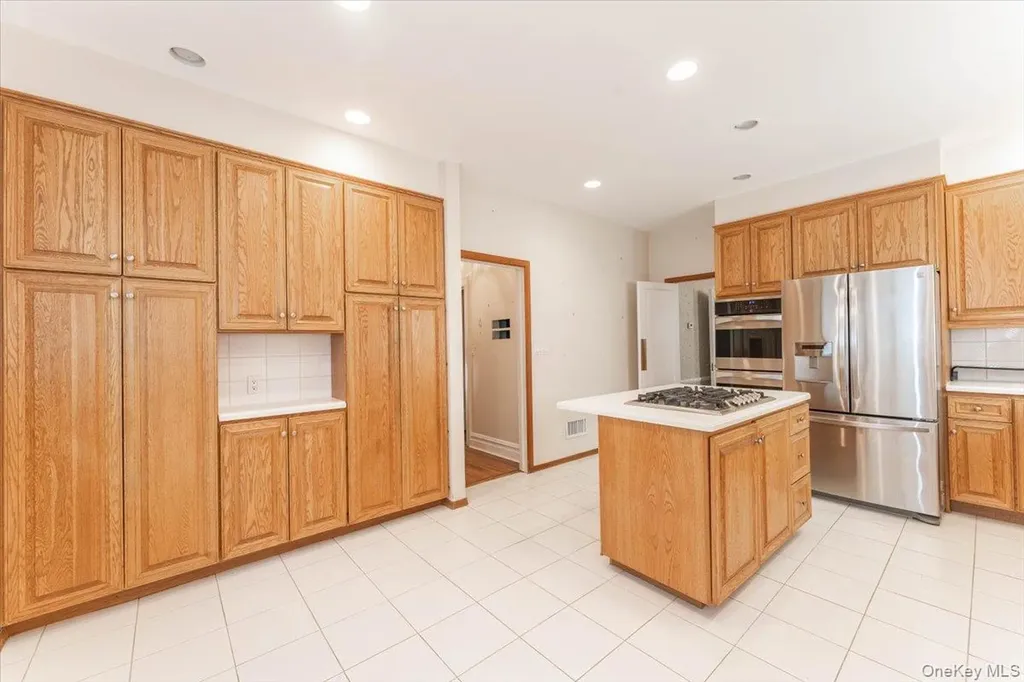 942 Greenfield Road Woodmere NY 11598