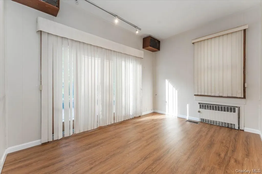 942 Greenfield Road Woodmere NY 11598