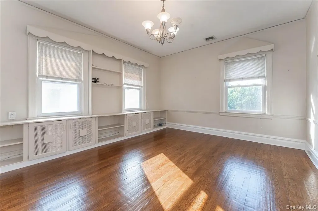 942 Greenfield Road Woodmere NY 11598