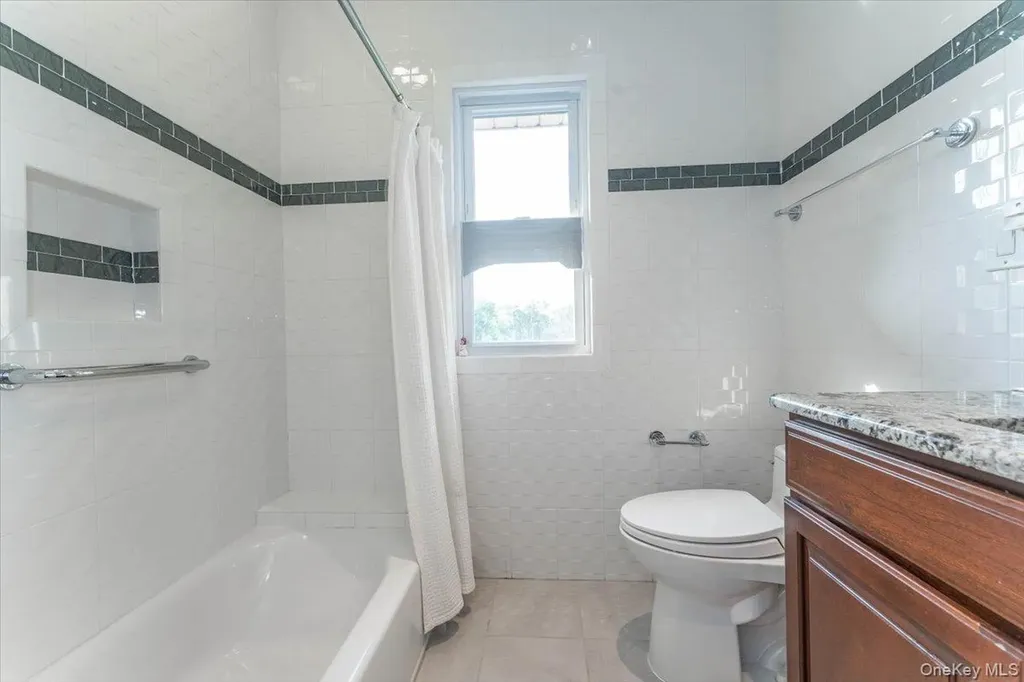 942 Greenfield Road Woodmere NY 11598