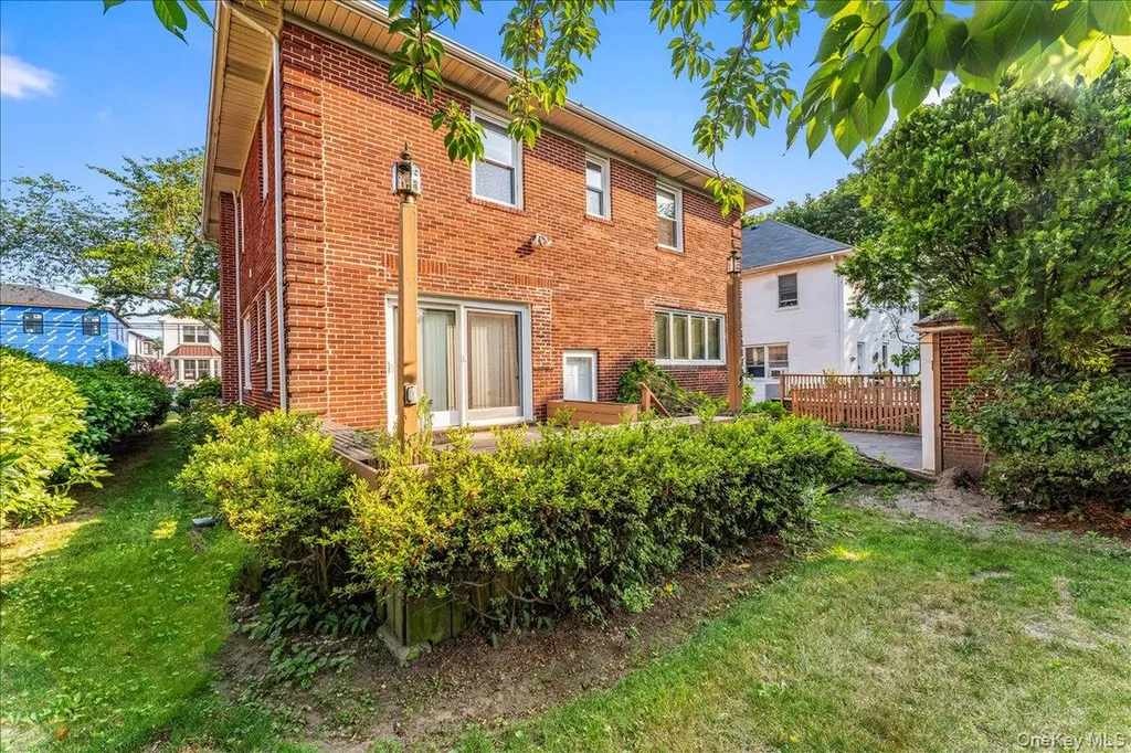 942 Greenfield Road Woodmere NY 11598