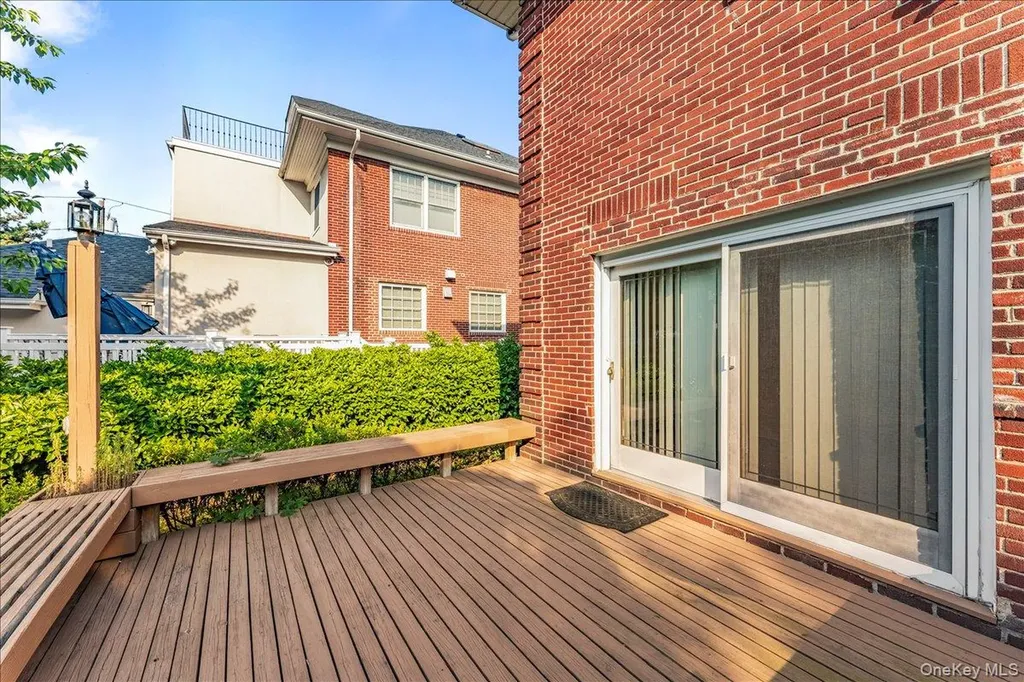 942 Greenfield Road Woodmere NY 11598