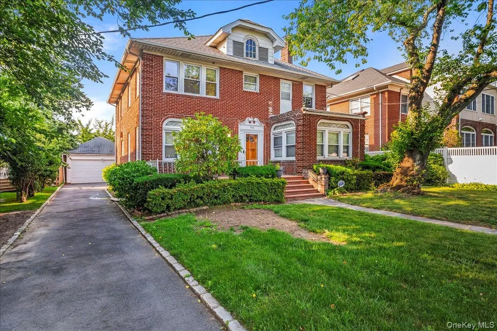 942 Greenfield Road Woodmere NY 11598