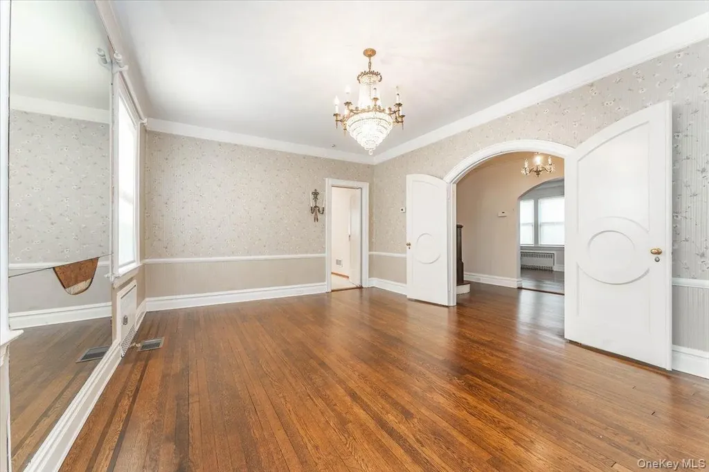 942 Greenfield Road Woodmere NY 11598