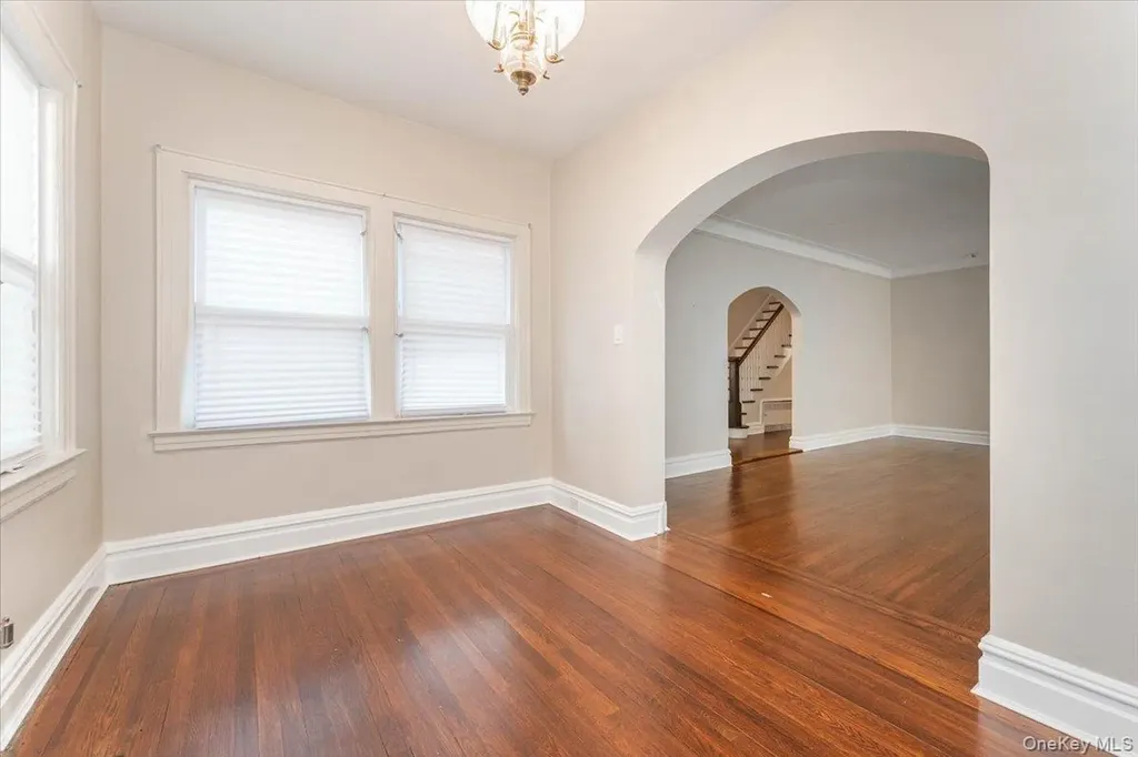 942 Greenfield Road Woodmere NY 11598