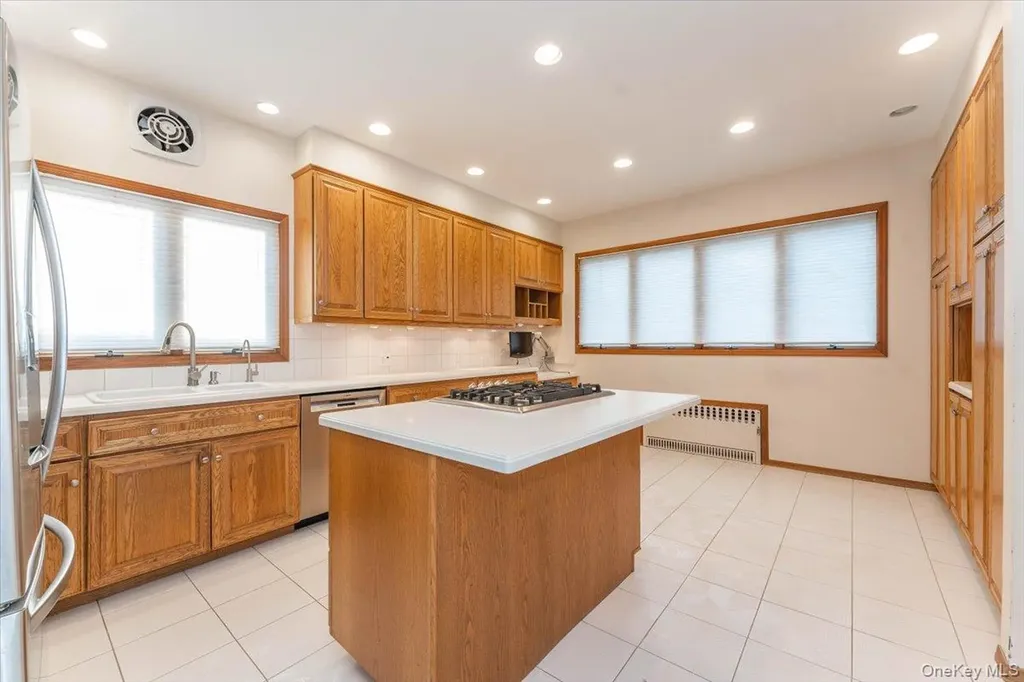 942 Greenfield Road Woodmere NY 11598