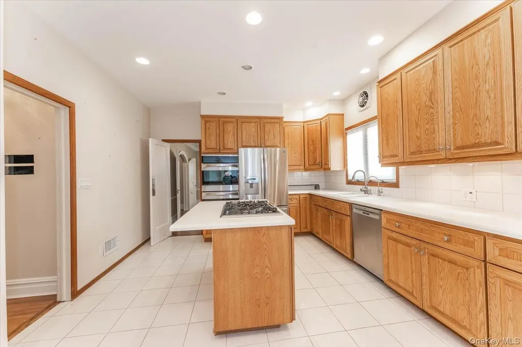 942 Greenfield Road Woodmere NY 11598