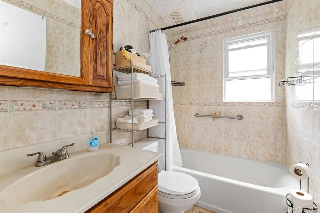 174 S Long Beach Road Rockville Centre NY 11570