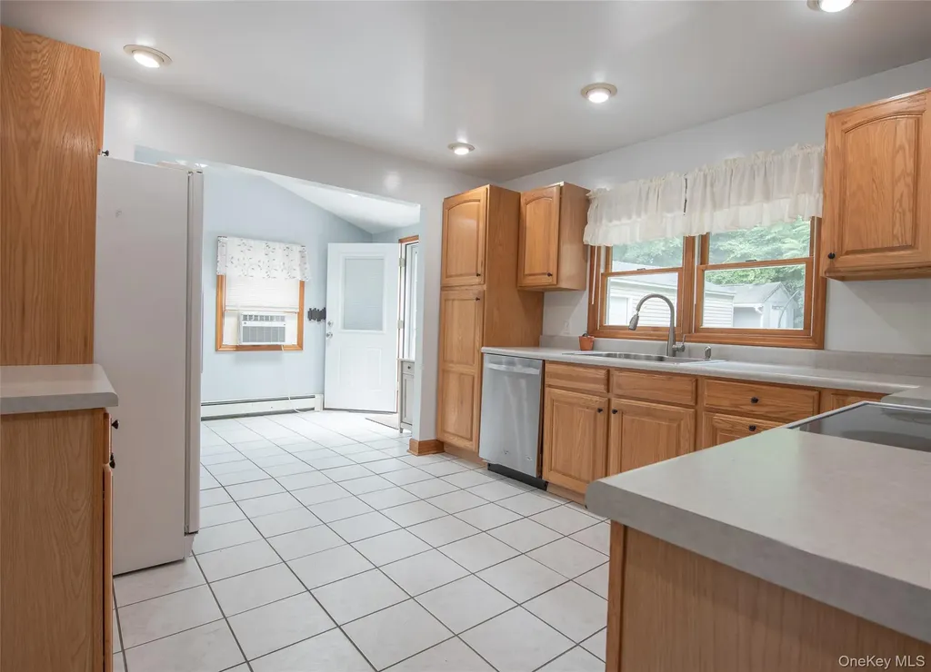 8 Stanley Street Poughkeepsie NY 12603