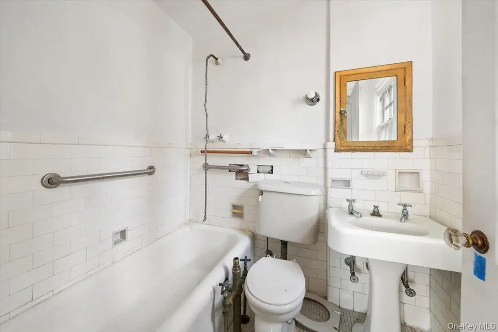 310 W 263rd Street Bronx NY 10471