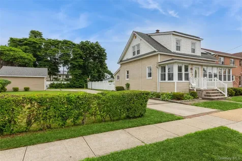 469 Chester Street Uniondale NY 11553