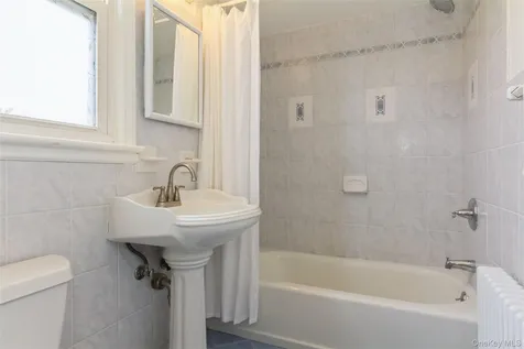 469 Chester Street Uniondale NY 11553
