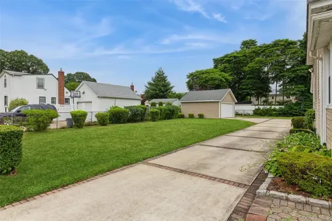 469 Chester Street Uniondale NY 11553