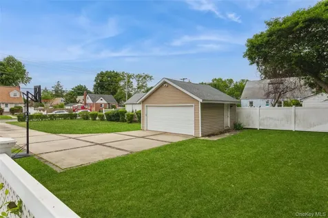 469 Chester Street Uniondale NY 11553