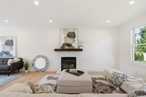 16 Otsego Place Jericho NY 11753