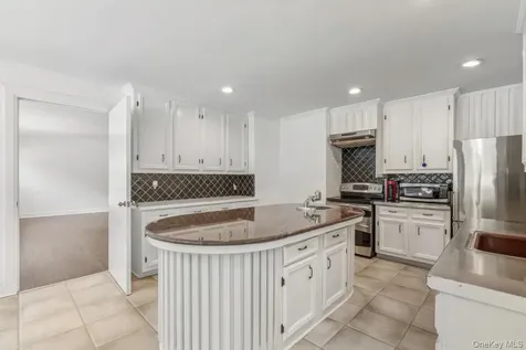 19 Frost Creek Drive Locust Valley NY 11560