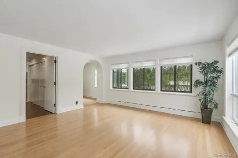 19 Frost Creek Drive Locust Valley NY 11560