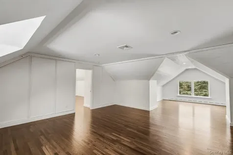 19 Frost Creek Drive Locust Valley NY 11560