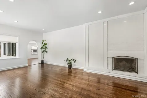 19 Frost Creek Drive Locust Valley NY 11560