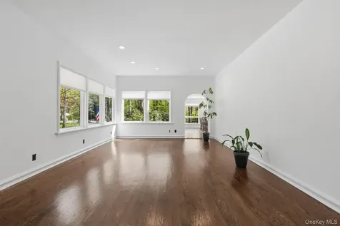 19 Frost Creek Drive Locust Valley NY 11560