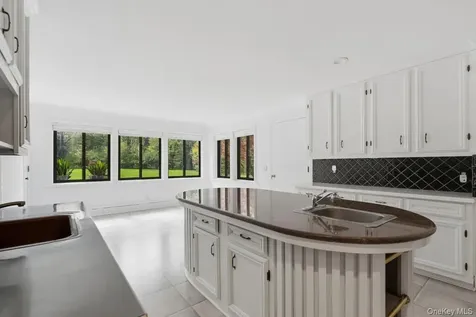19 Frost Creek Drive Locust Valley NY 11560