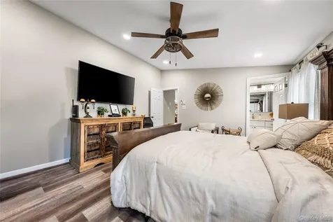 16 Dogwood Lane Manorville NY 11949