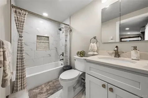 16 Dogwood Lane Manorville NY 11949