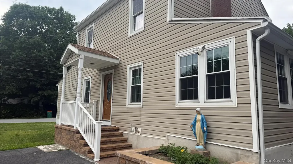 17 Degarmo Road Poughkeepsie NY 12603