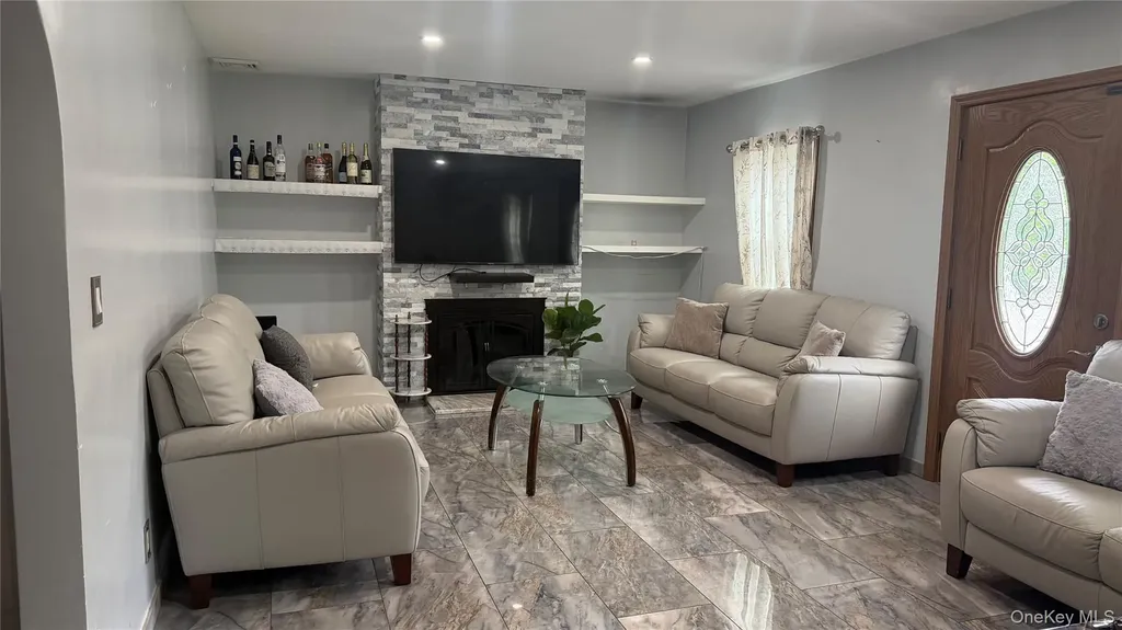 17 Degarmo Road Poughkeepsie NY 12603