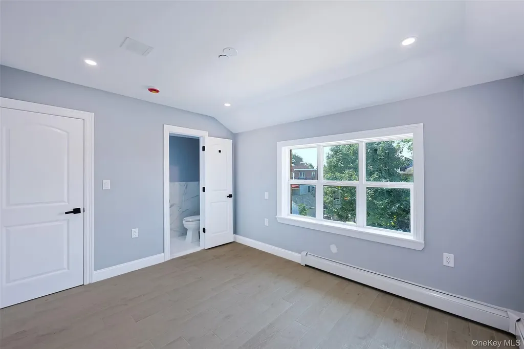 842 E 225th Street Bronx NY 10466