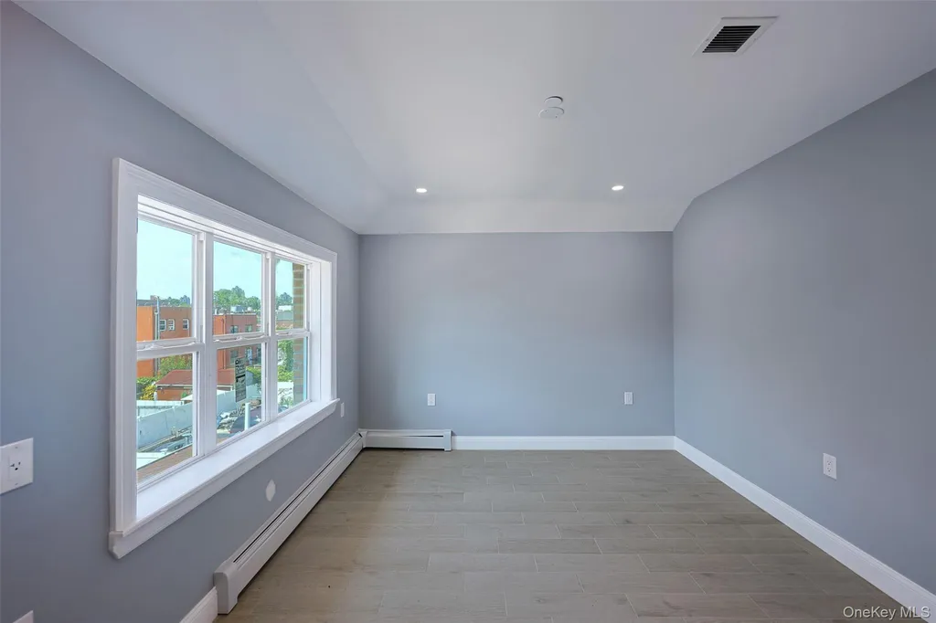 842 E 225th Street Bronx NY 10466