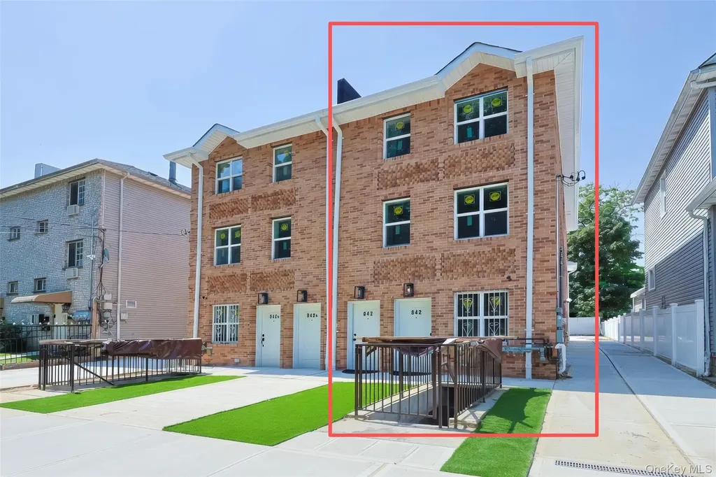 842 E 225th Street Bronx NY 10466