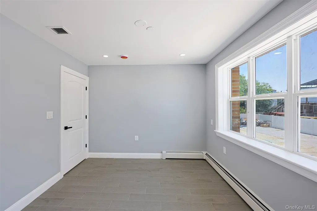 842 E 225th Street Bronx NY 10466