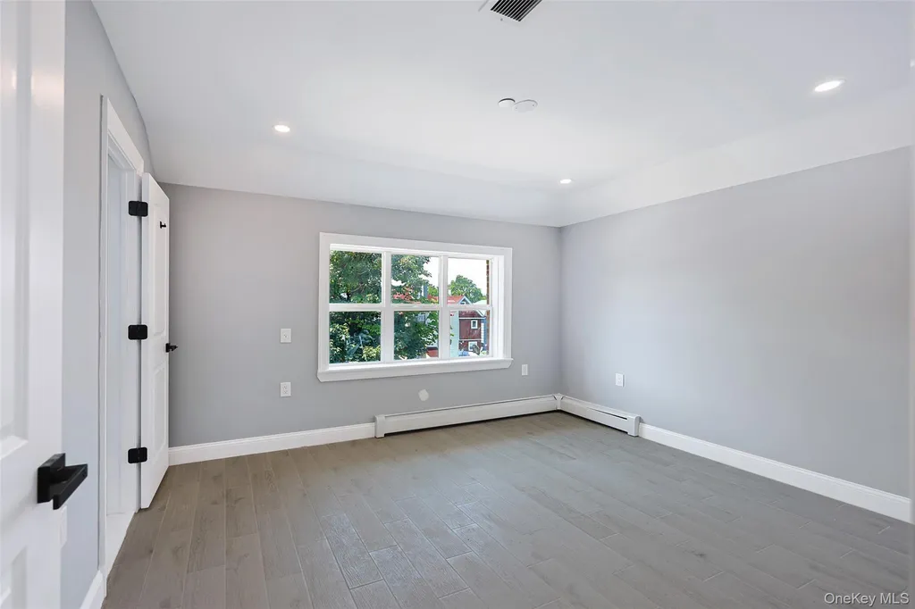 842 E 225th Street Bronx NY 10466
