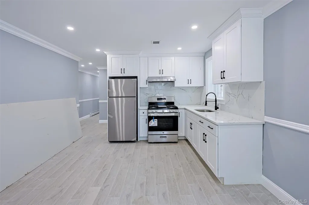 842 E 225th Street Bronx NY 10466