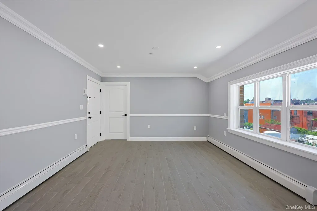 842 E 225th Street Bronx NY 10466