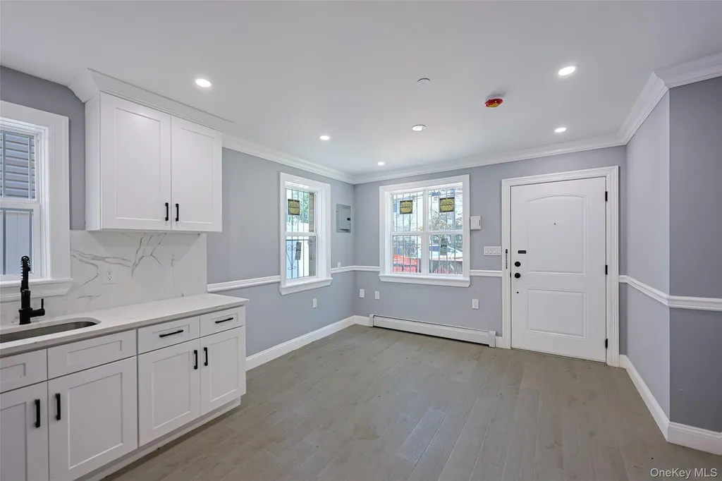 842 E 225th Street Bronx NY 10466