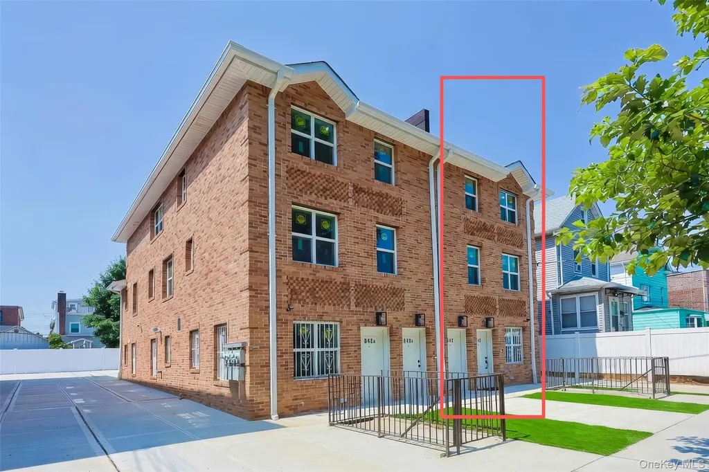 842 E 225th Street Bronx NY 10466