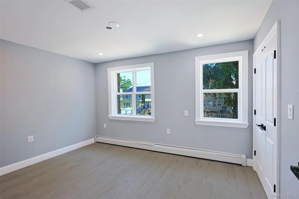 842 E 225th Street Bronx NY 10466