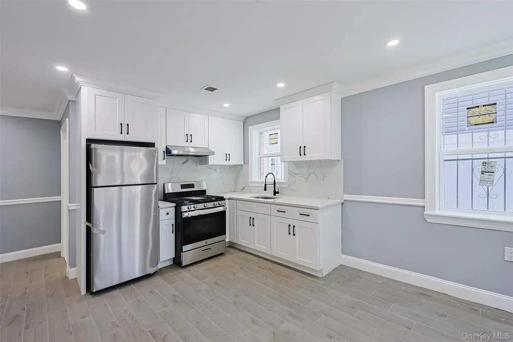 842 E 225th Street Bronx NY 10466