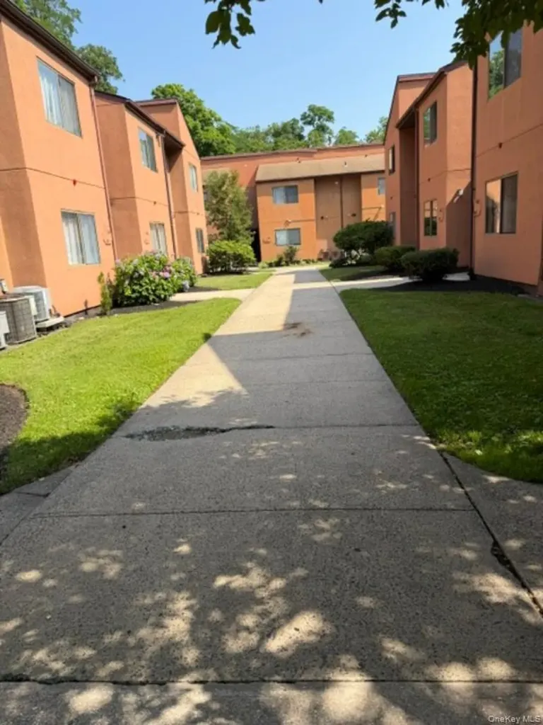 301 Town Hill Road Nanuet NY 10954