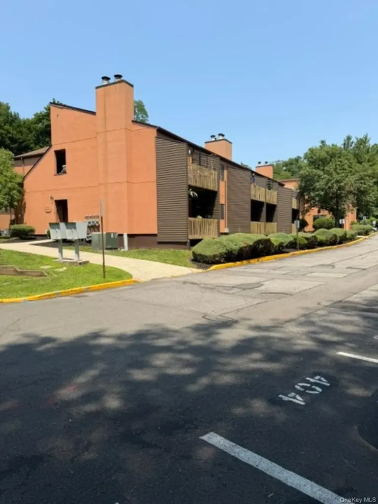 301 Town Hill Road Nanuet NY 10954