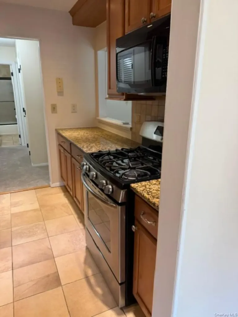 301 Town Hill Road Nanuet NY 10954