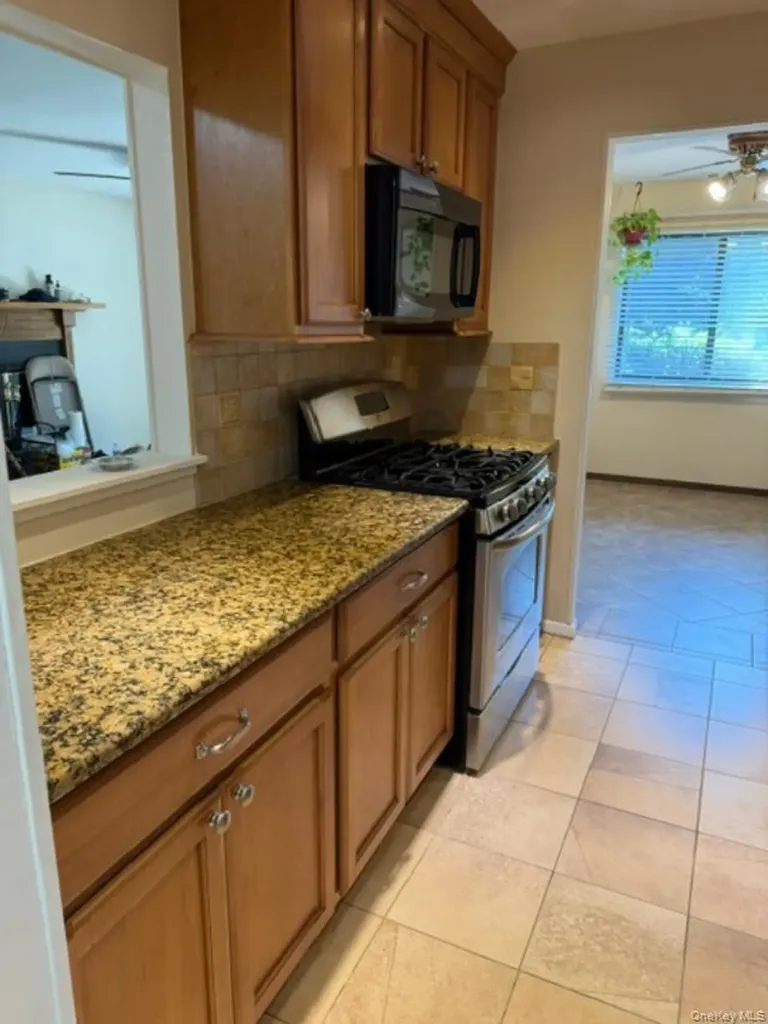 301 Town Hill Road Nanuet NY 10954