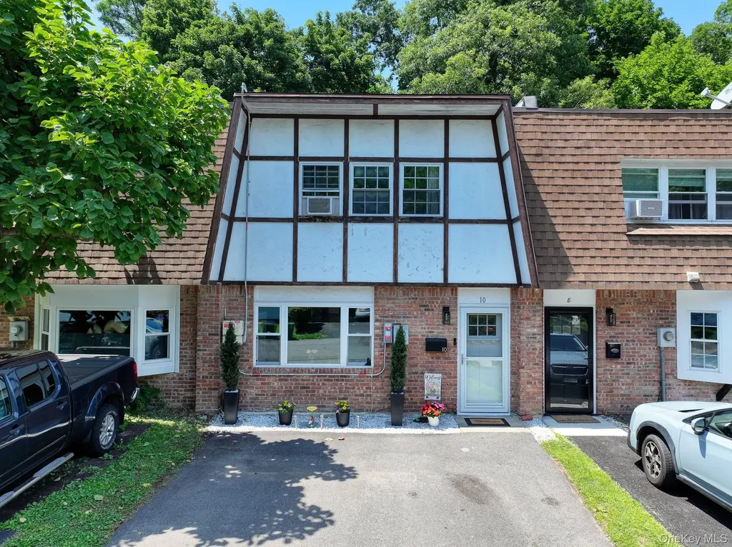 10 Roundtree Court Beacon NY 12508