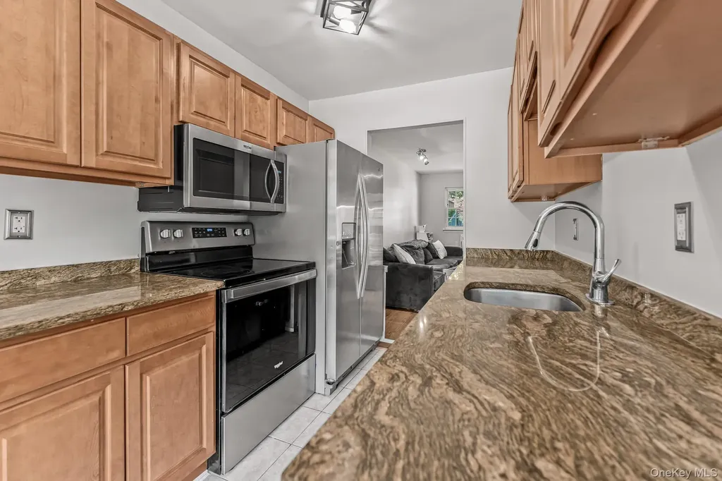 10 Roundtree Court Beacon NY 12508