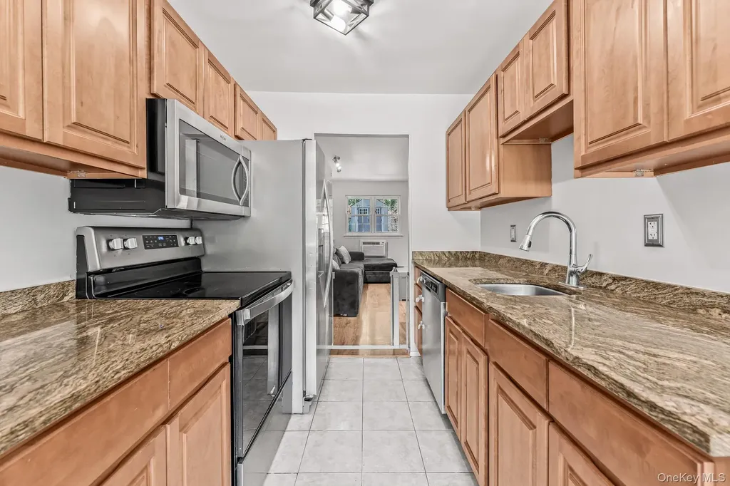 10 Roundtree Court Beacon NY 12508